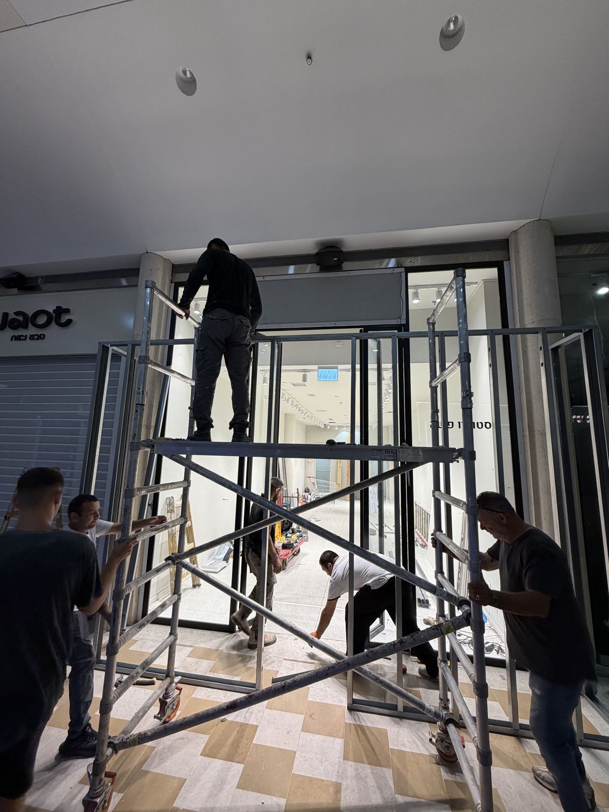 שיפוץ חנות קניון מודיעין אופטרה קוסמטיקה: התוצאה